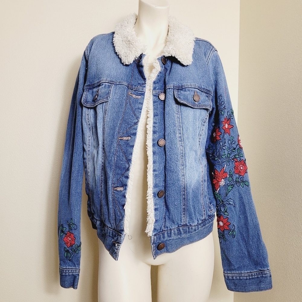 JOLT Red Floral Embroidered Blue Jean Jacket Woman's Size Medium